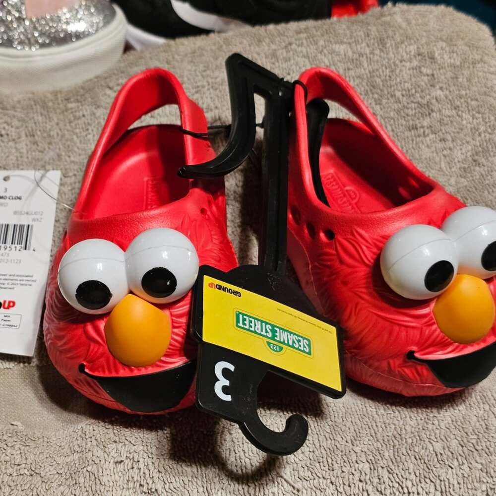 size 3 Elmo Cloggs